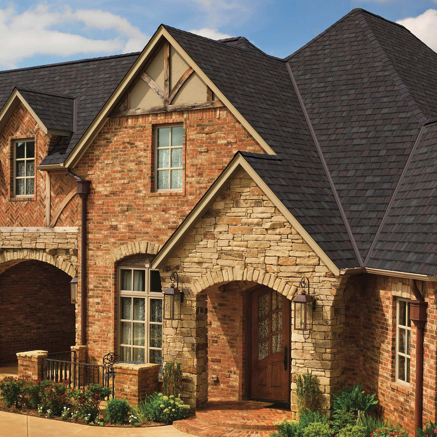 GAF Camelot® II Royal Slate House