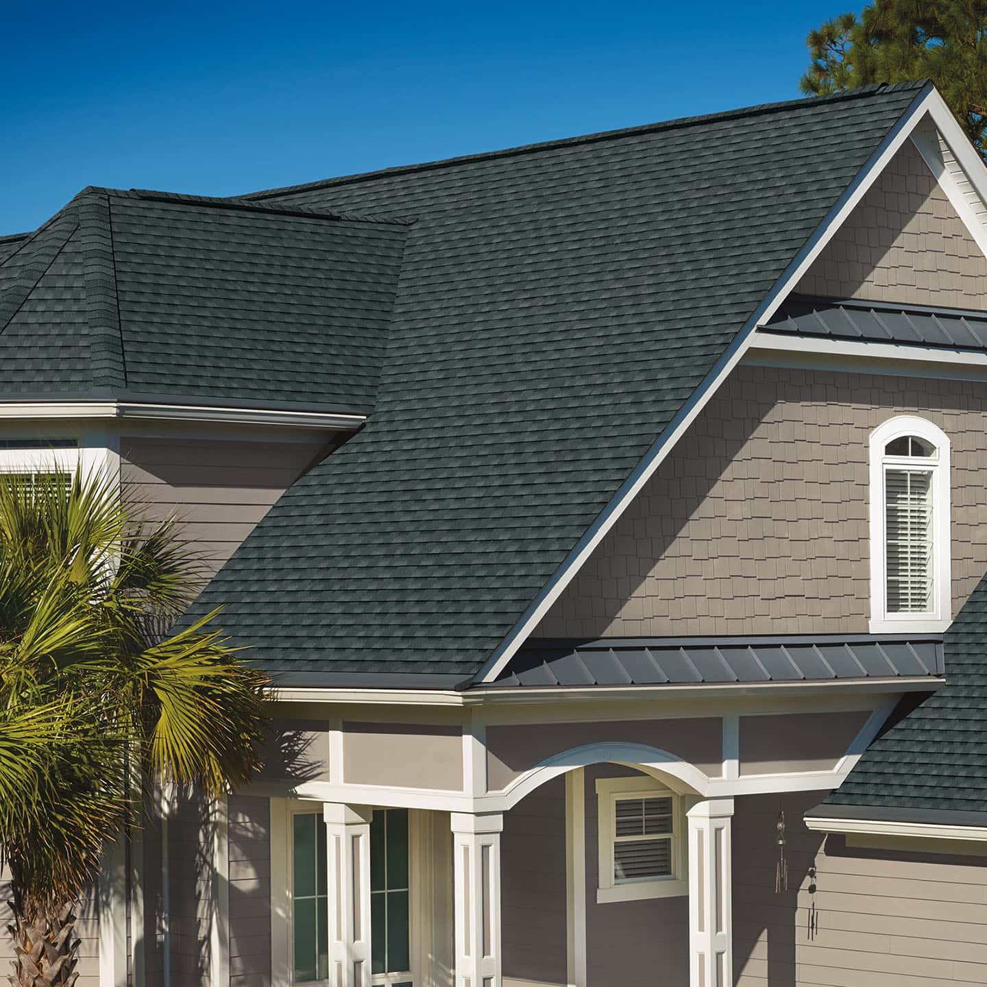 GAF Timberline HDZ® Reflector Series Charcoal House