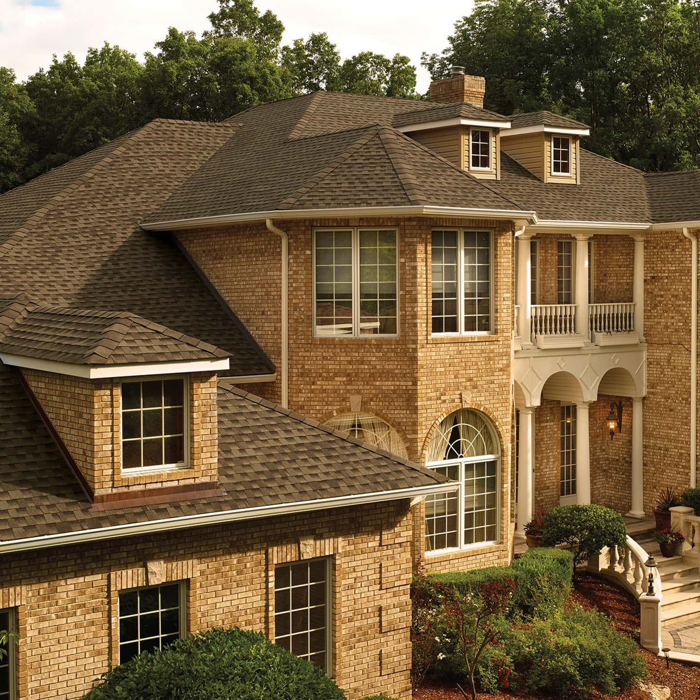 GAF Timberline UHD® Barkwood House