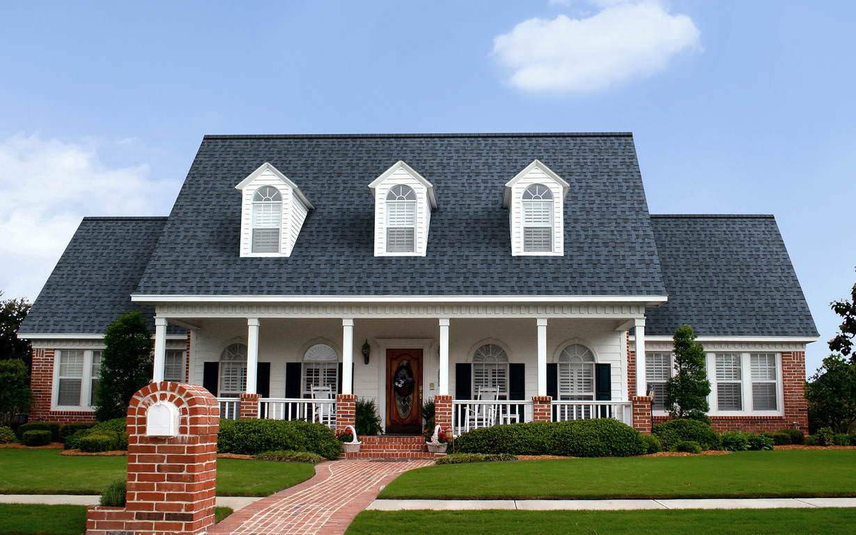 Owens Corning® TruDefinition® Duration® Shingles Harbor Blue House