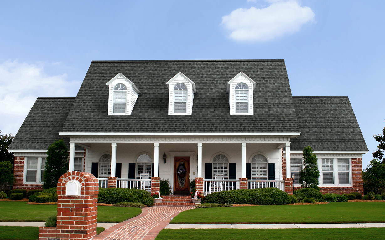 Owens Corning® TruDefinition® Duration® FLEX® Shingles Estate Gray House