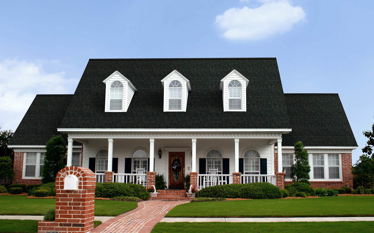 Owens Corning® TruDefinition® Duration® FLEX® Shingles Onyx Black House