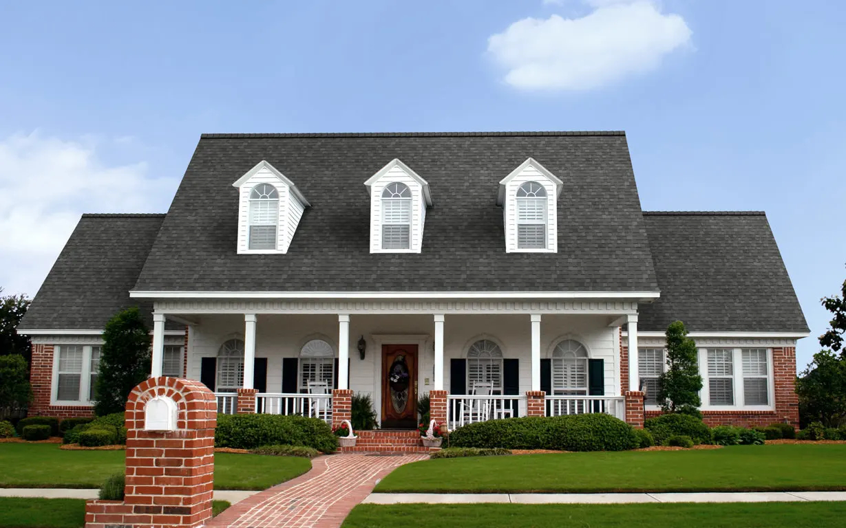 Owens Corning® TruDefinition® Duration® COOL Shingles Mountainside House