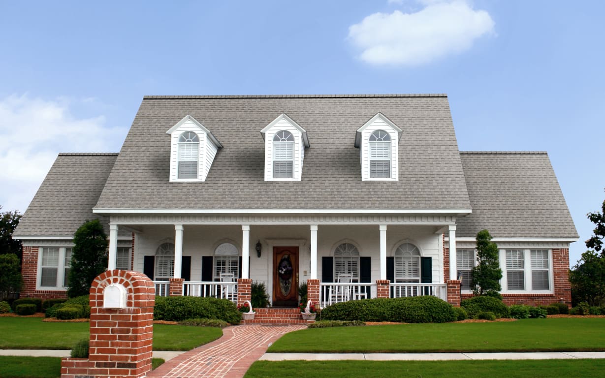 Owens Corning® TruDefinition® Duration® COOL Shingles Oyster Shell House