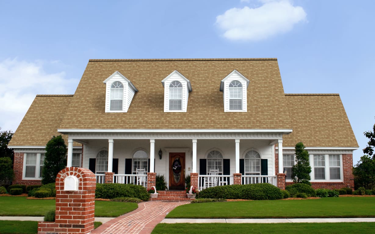 Owens Corning® TruDefinition® Duration® COOL Plus Shingles Golden Meadow House