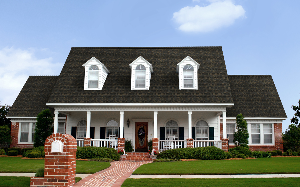 Owens Corning® TruDefinition® Duration® Designer Shingles Black Sable House