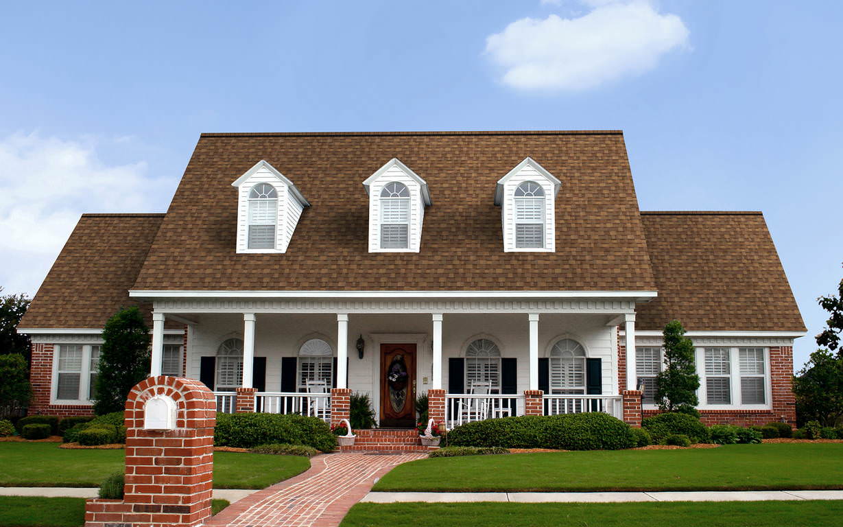 Owens Corning® Oakridge® Shingles Aged Cedar House