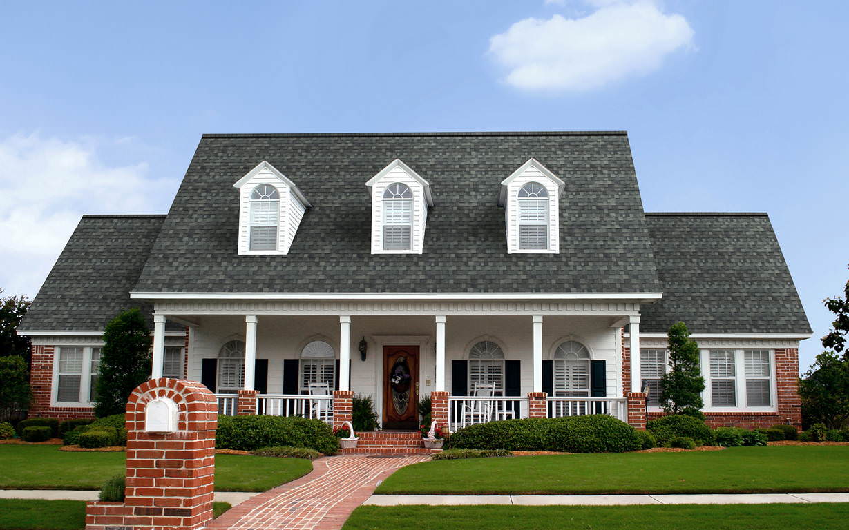 Owens Corning® Oakridge® Shingles Estate Gray House