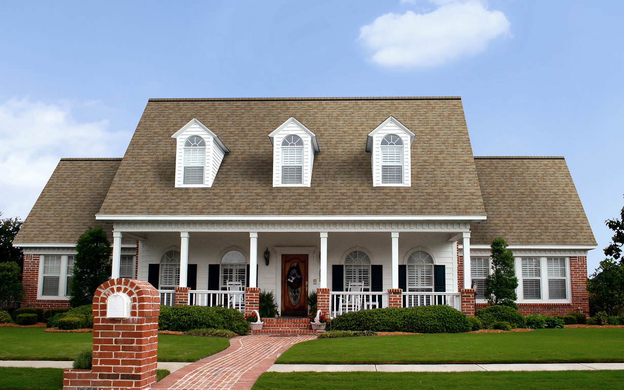 Owens Corning® Oakridge® Shingles Sand Castle House