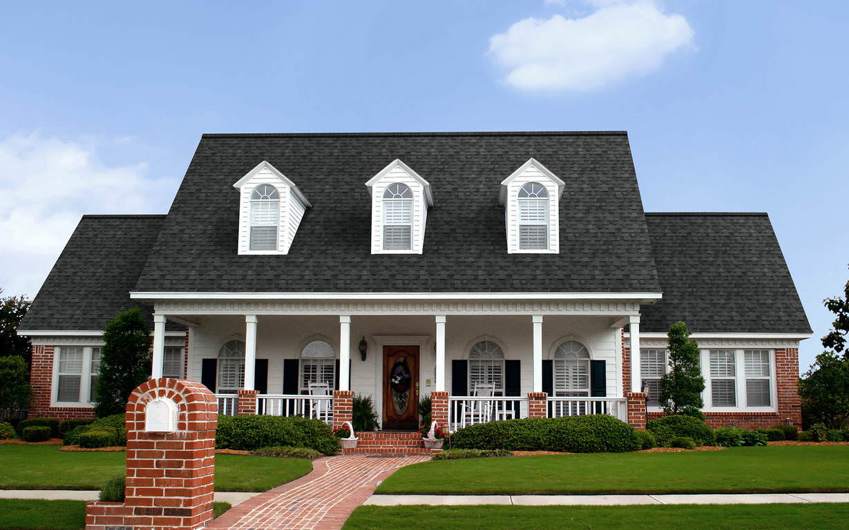 Owens Corning® Oakridge® Shingles Twilight Black House