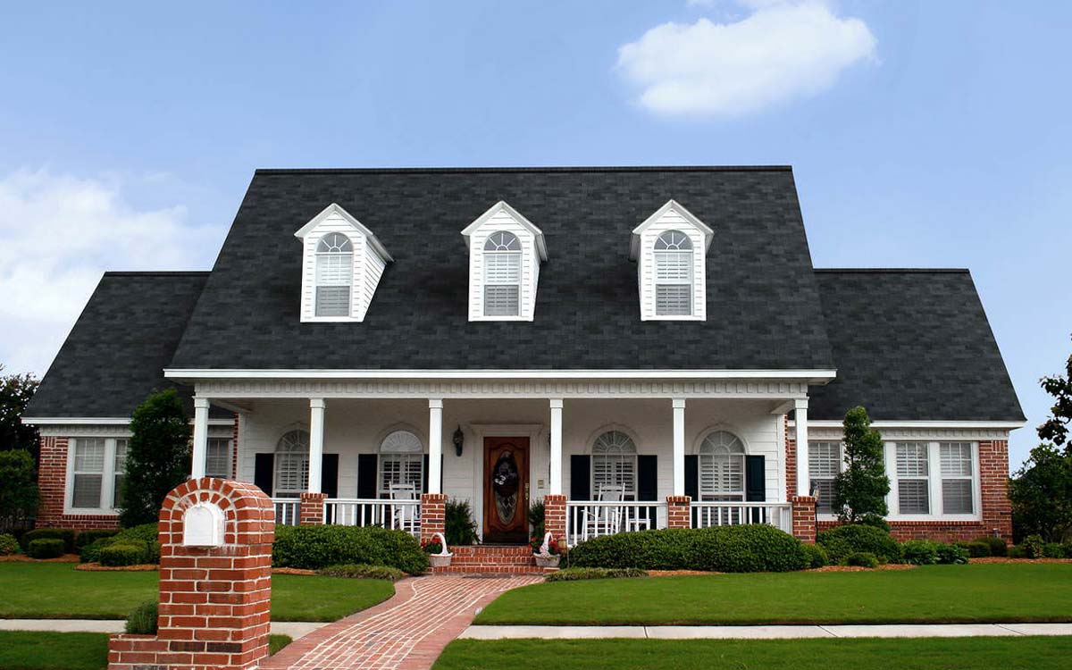 Owens Corning® Supreme® Shingles Onyx Black House