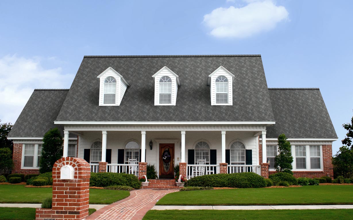 Owens Corning® Woodcrest® Shingles Mountainside House